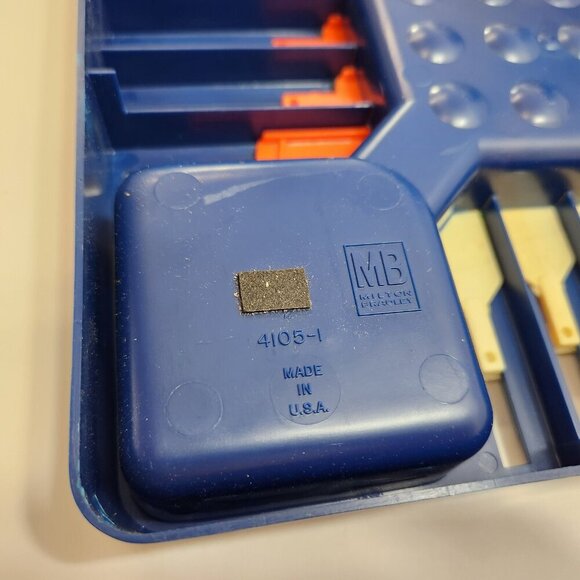 Stay Alive Board Game Milton Bradley Canada Bilingual Version COMPLETE Vtg - Picture 8 of 14